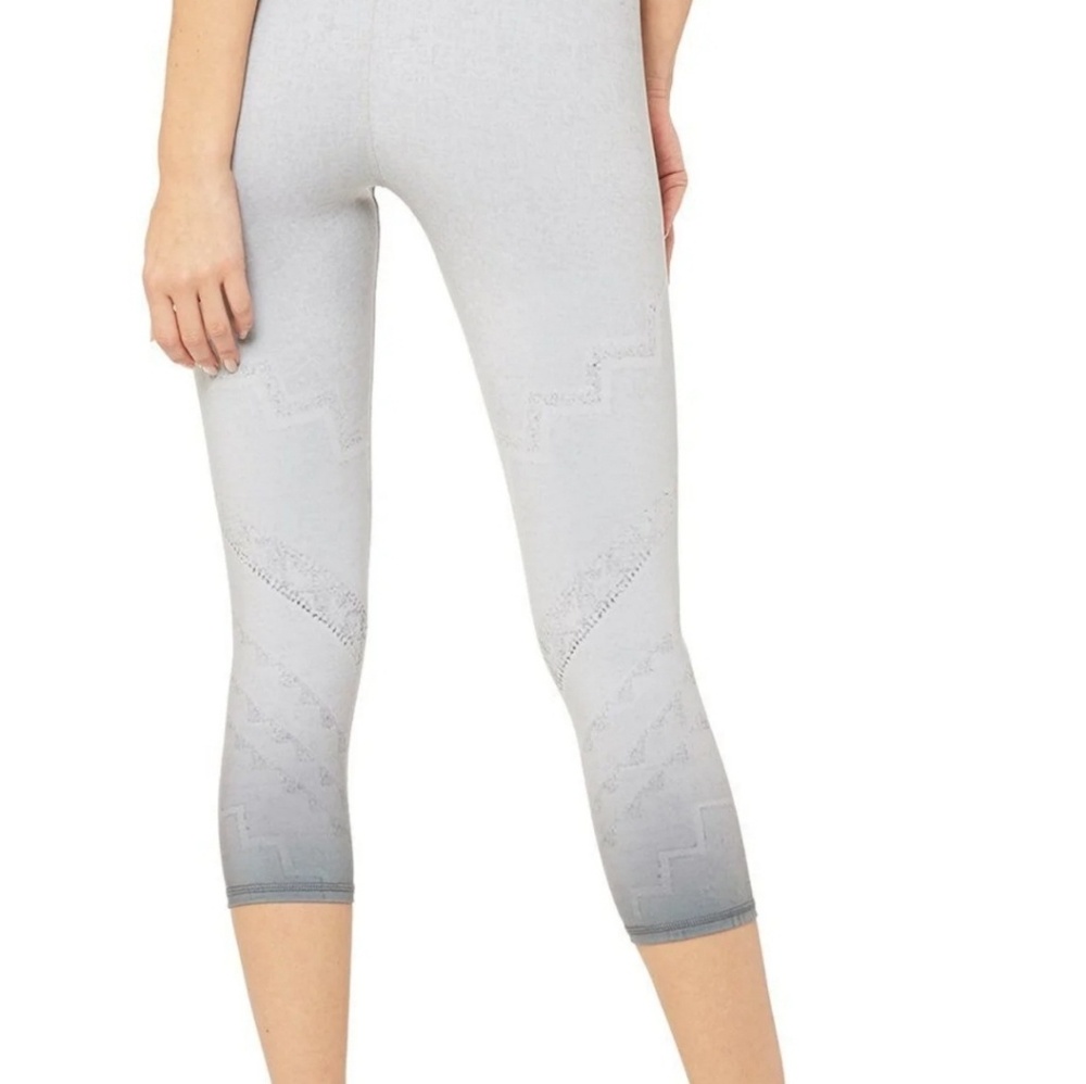 Alo Yoga High Waist Airbrush Capri - Picture 2 of 4